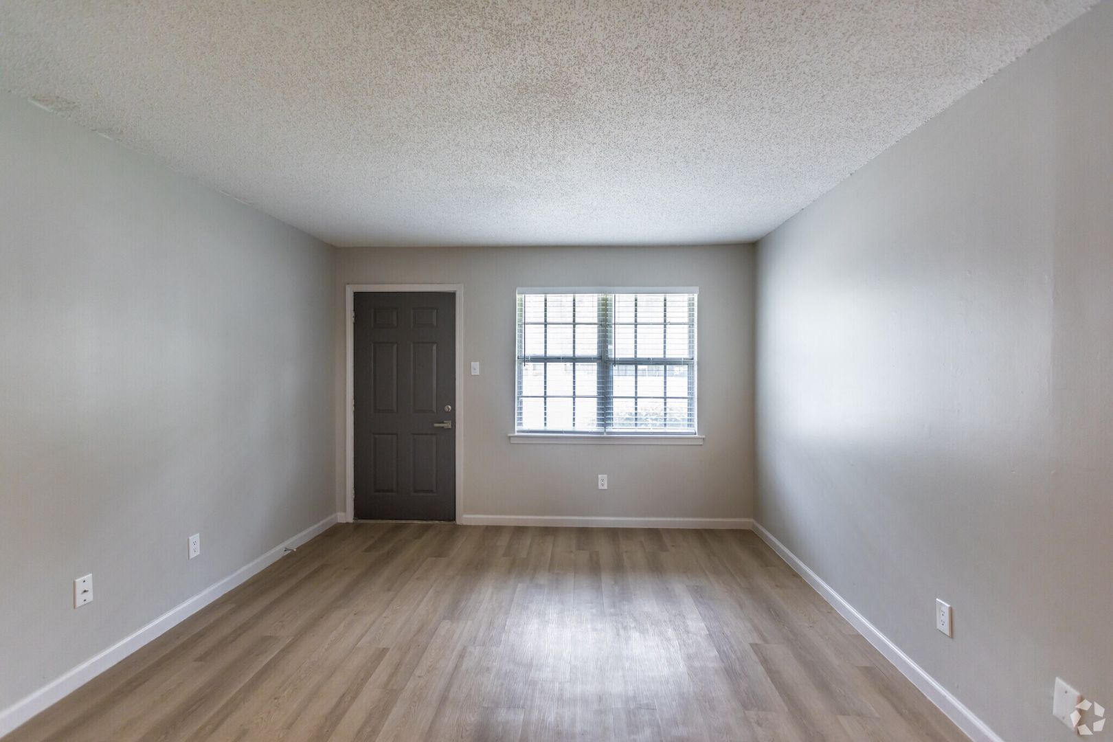 Memphis Apartment: 4949-4955 Shifri Ave