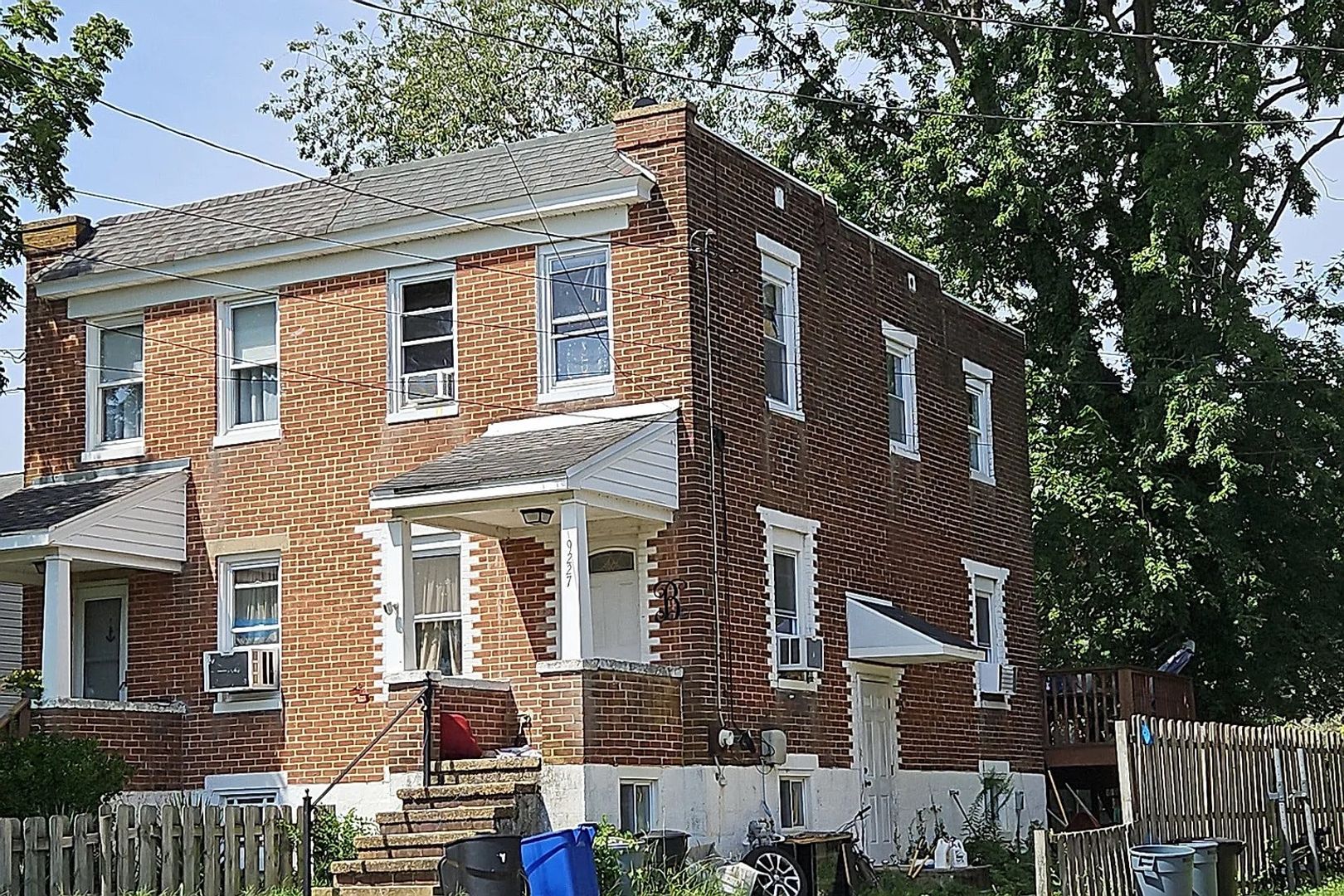 Baltimore House: 9227 N Point Rd