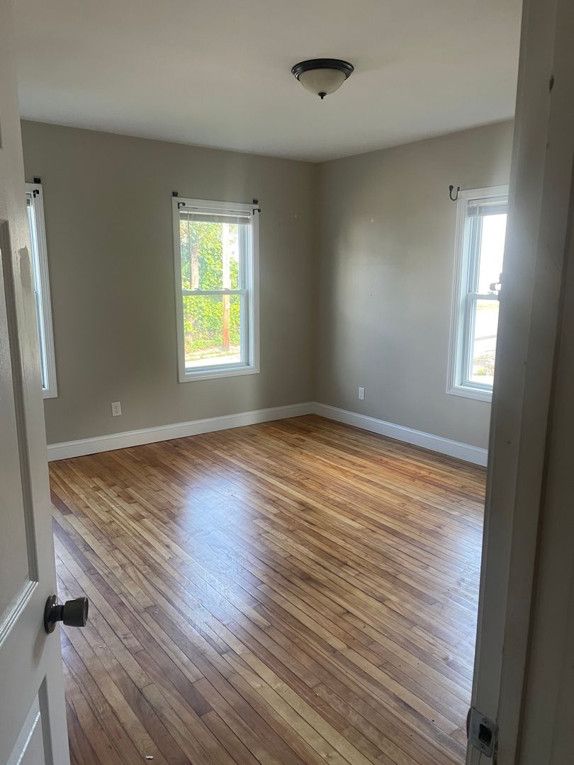 Fitchburg Apartment: 52 Myrtle Ave