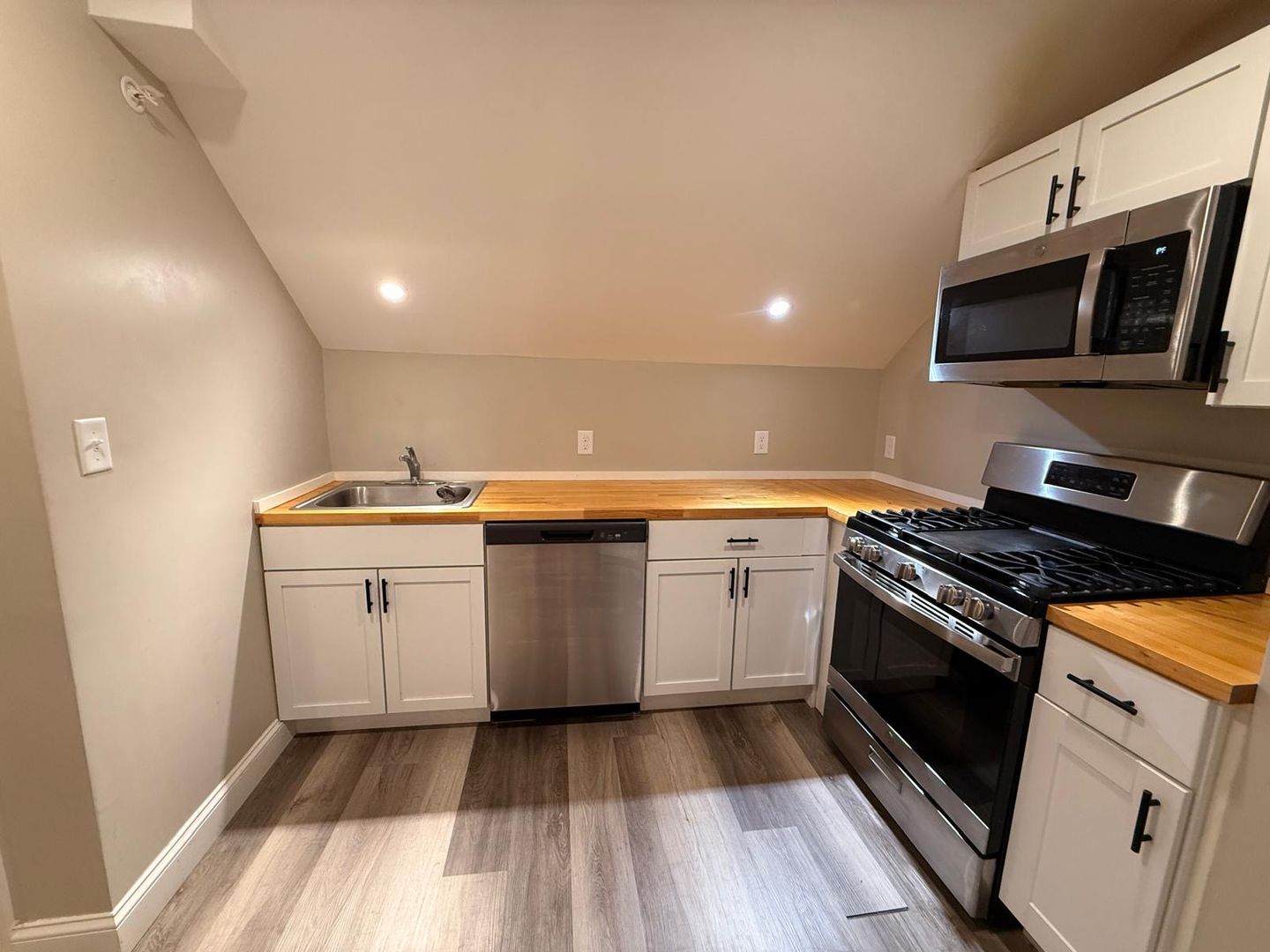 Fitchburg Apartment: 52 Myrtle Ave
