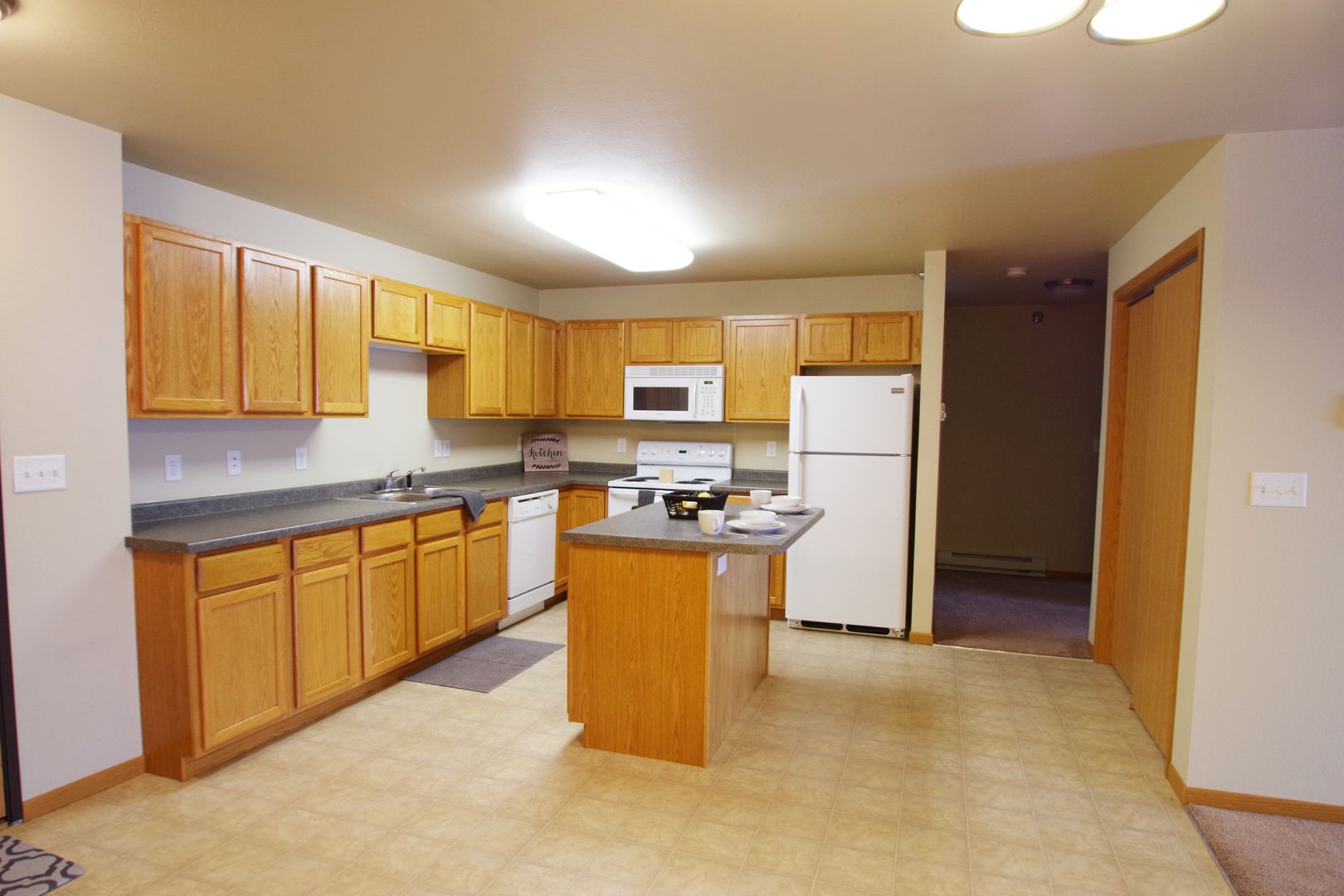 Bismarck Apartment: 1830-1834 East Capitol Ave