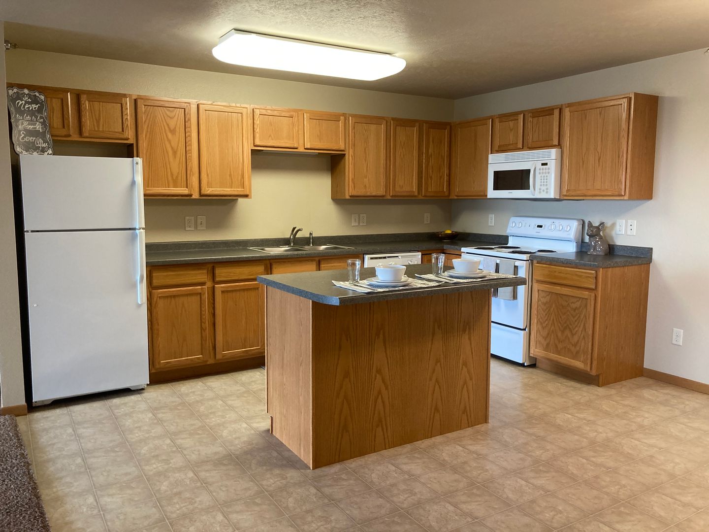 Bismarck Apartment: 1830-1834 East Capitol Ave