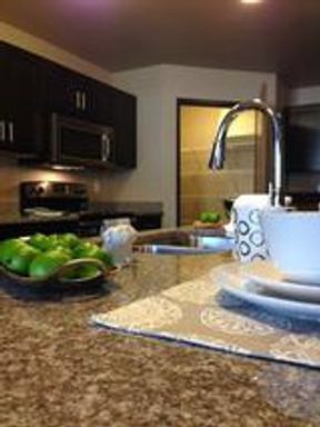 Pet Friendly, 1 Bedroom; comes with washer/dryer and a single stall garage – photo 1