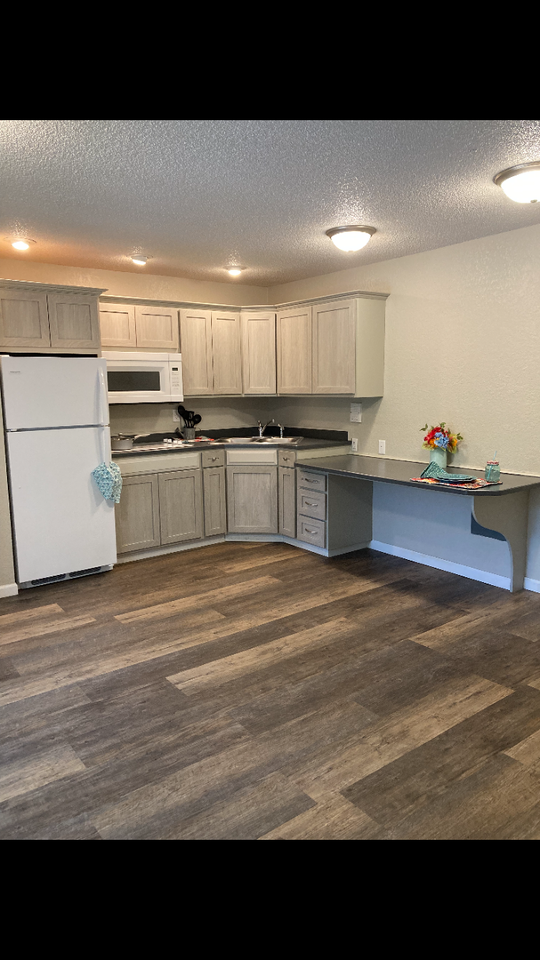 Bismarck Apartment: 1800-1820 East Capitol Ave