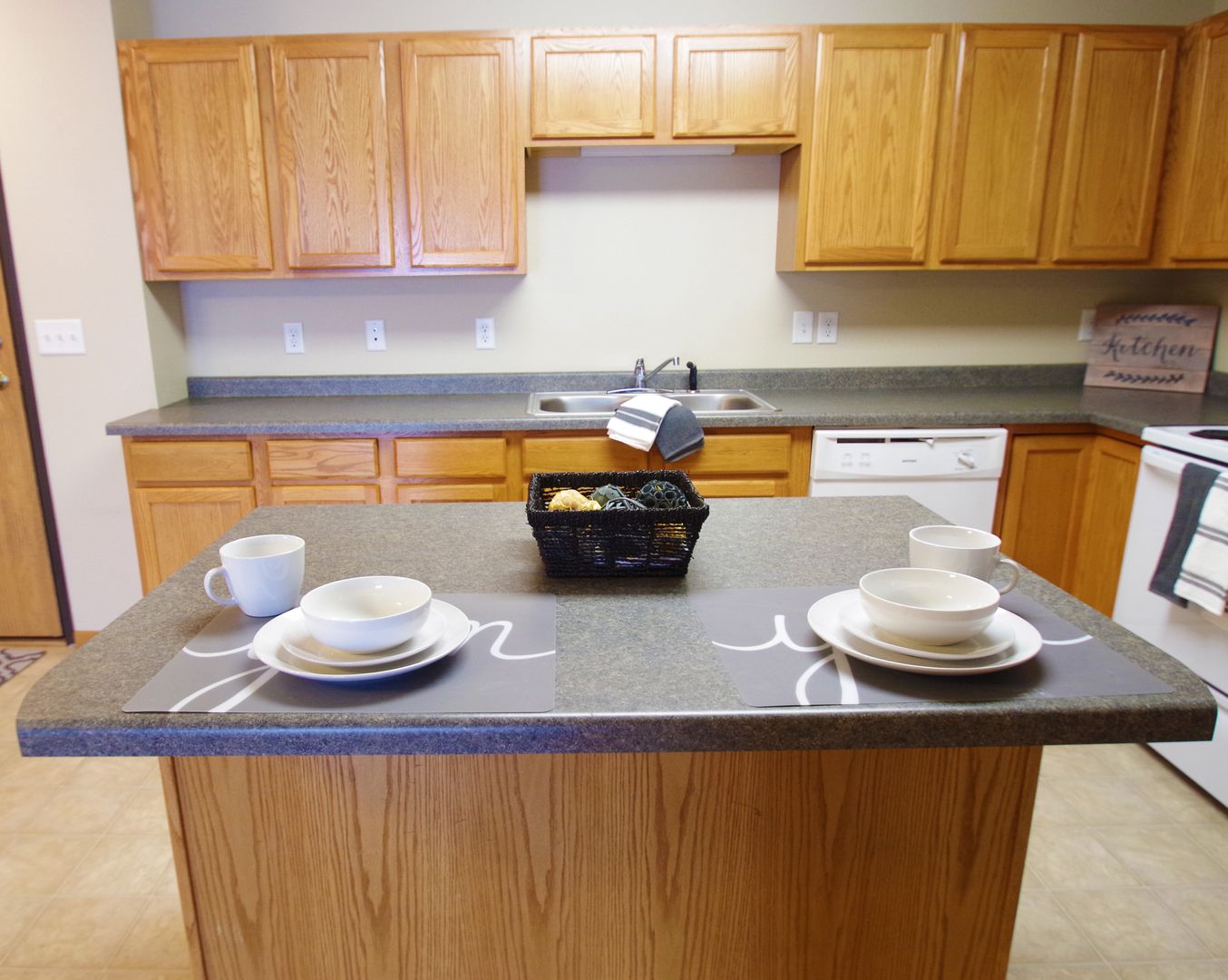 Bismarck Apartment: 1830-1834 East Capitol Ave