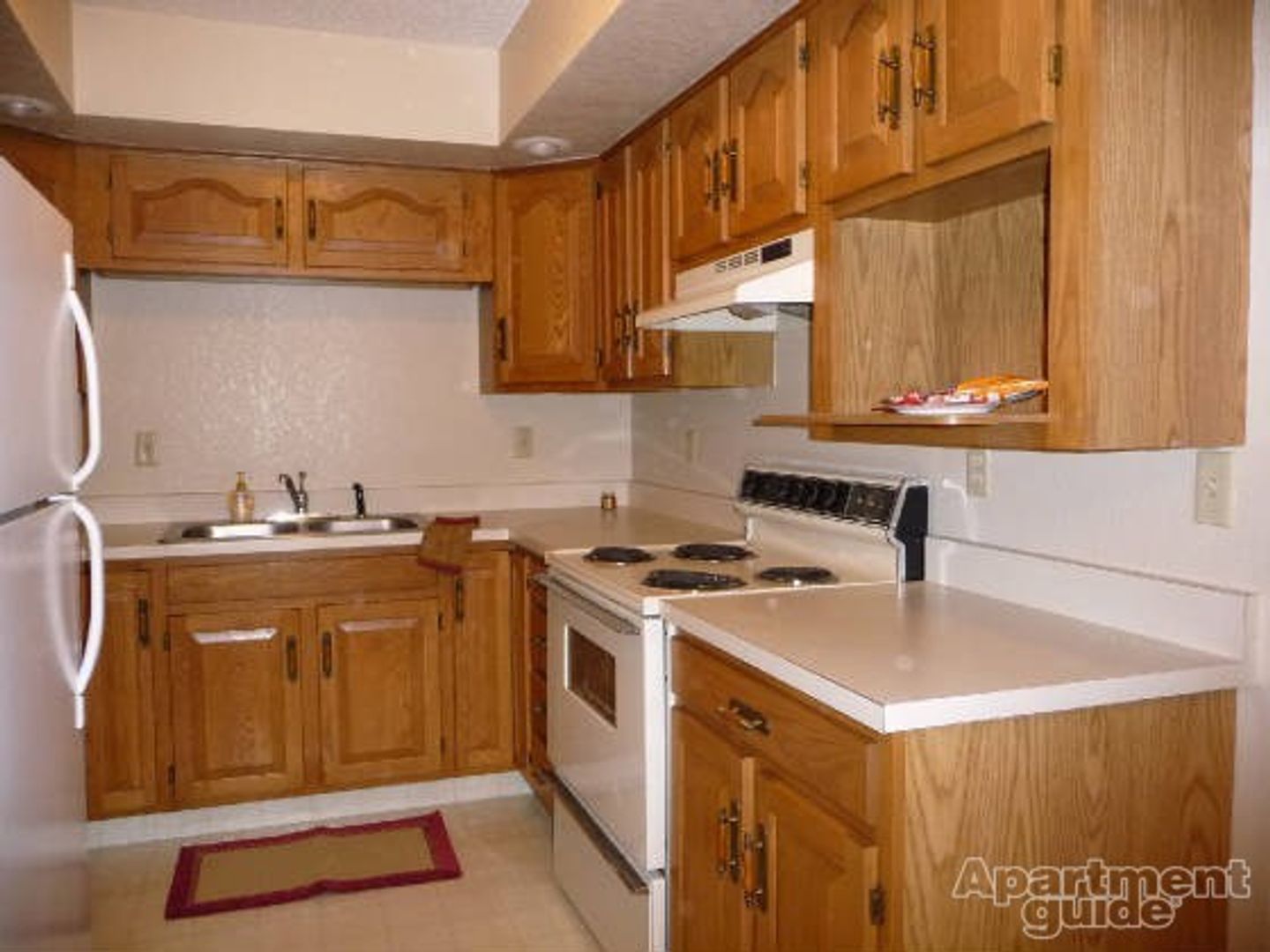 Bismarck Apartment: 1800-1820 East Capitol Ave