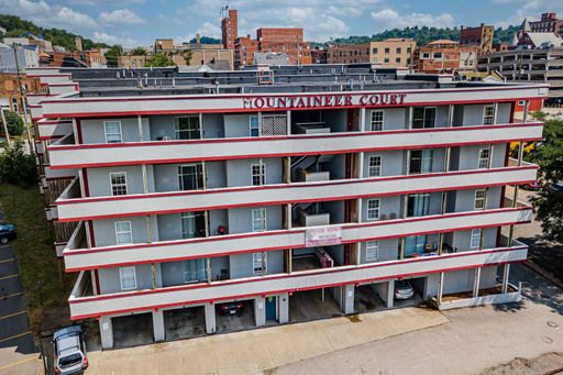 3 bed/1.5 bath apartment Downtown; includes Water/Sewer - Available 06/04/2026 – photo 1