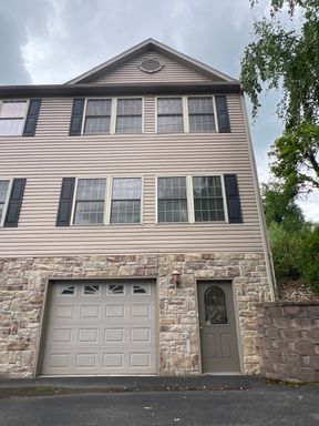 2 Bedroom, 2.5 Bath Townhome Near Med Center - Available 8/5! – photo 1