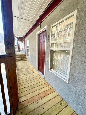2 bed/1 bath apartment Downtown; includes Water/Sewer - Available NOW – photo 1