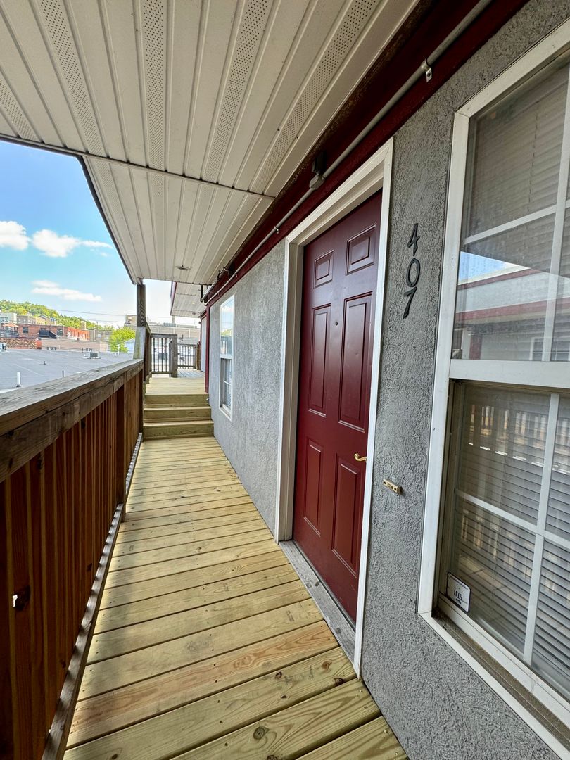 Morgantown Apartment: 1993 Water Street