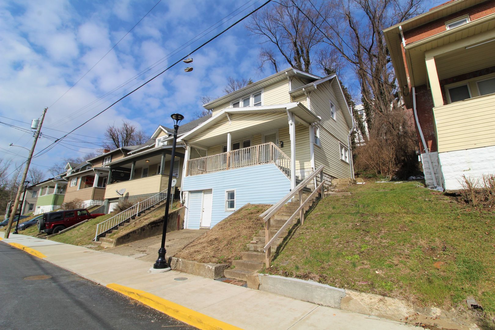 Morgantown House: 420 Beverly Avenue