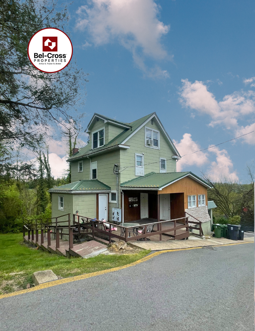 Morgantown Apartment: 912 Naomi St