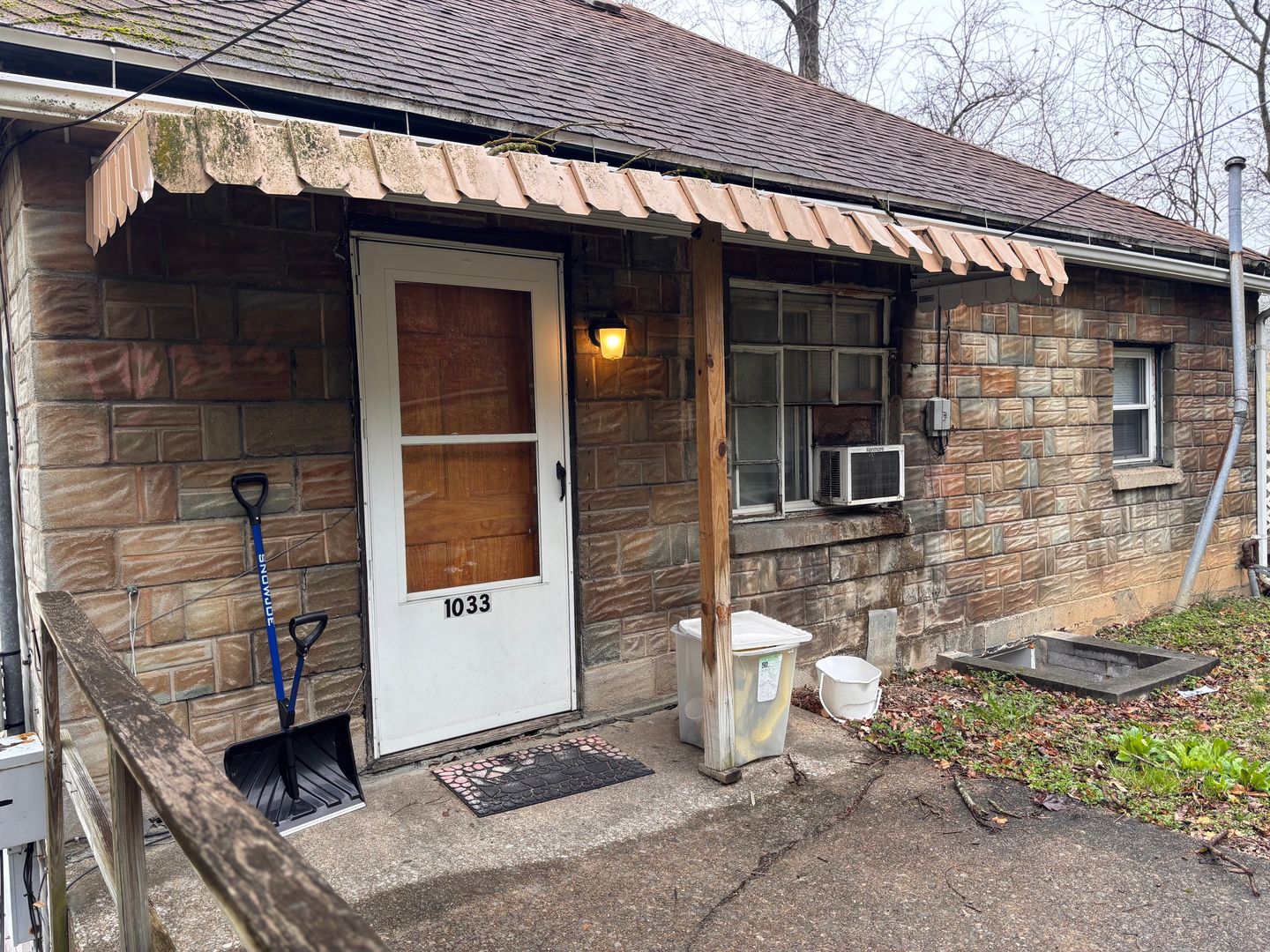 Morgantown Apartment: 1033 College Avenue