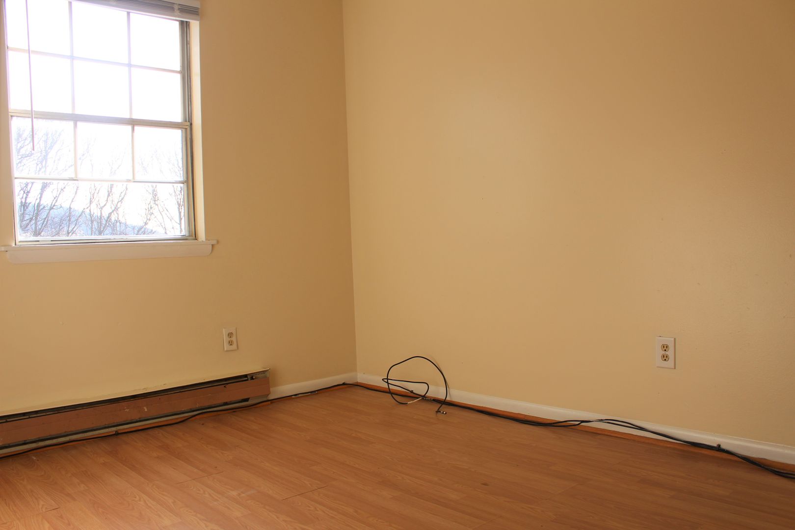 3 Bedroom Townhouse - Near While Park - 06/04/2026