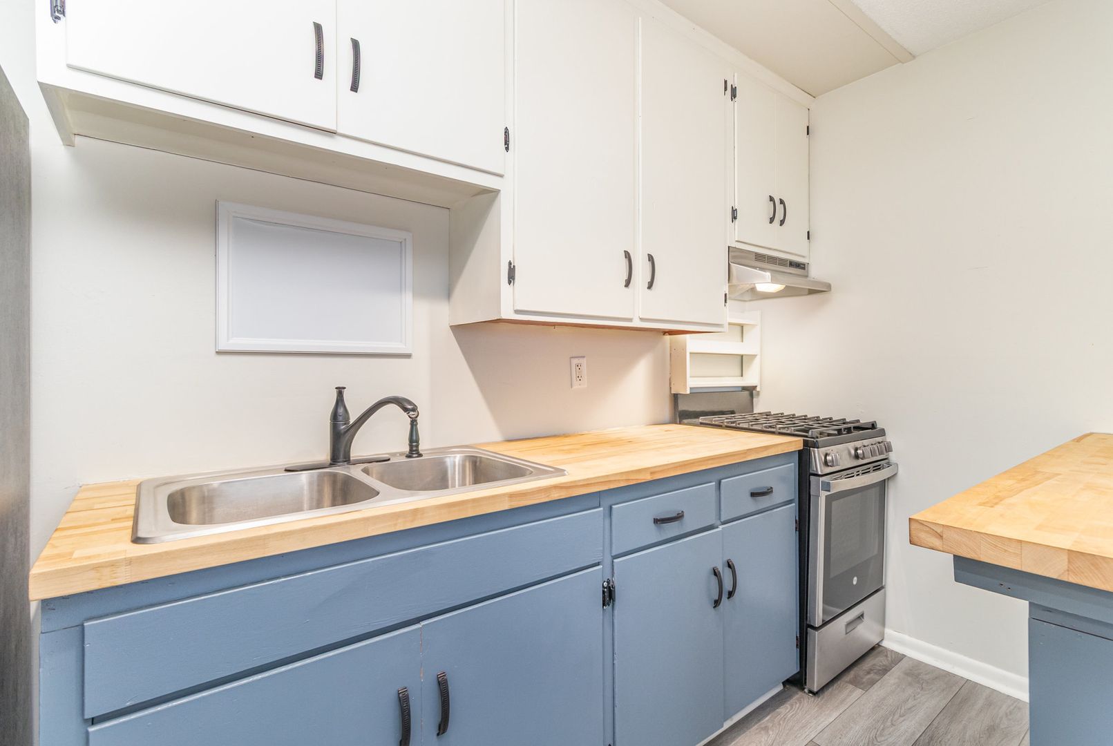 Mound Apartment: 2009 Commerce Blvd