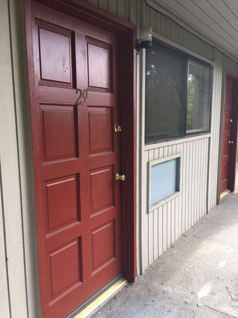 Eugene Apartment: 1560 Lincoln Street