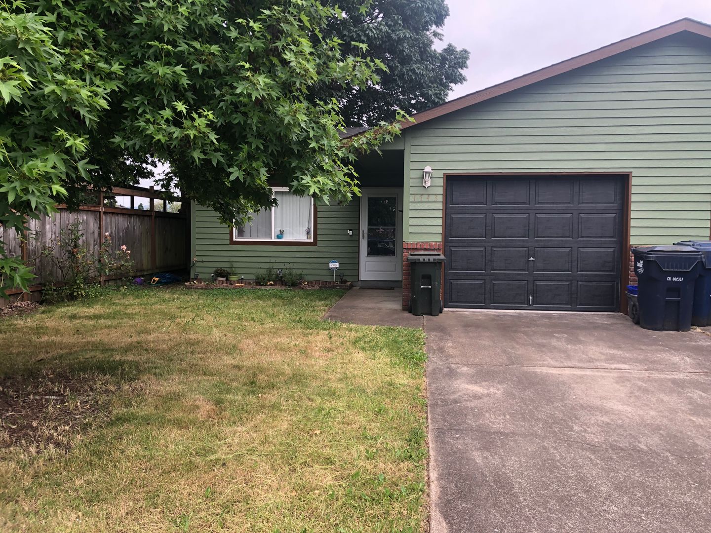 Springfield Apartment: 1741/1743 S St