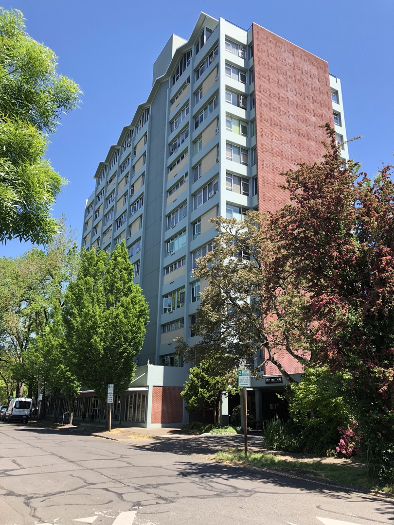 Eugene Apartment: 1313 Lincoln St #905