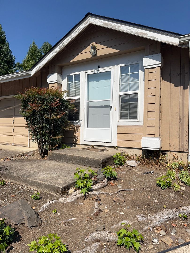 Springfield Apartment: 5894 A St.