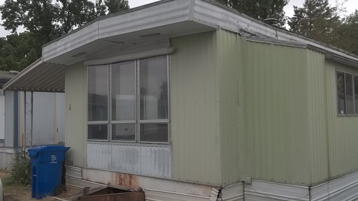 2 bedroom 1 bath mobile home in Coburg