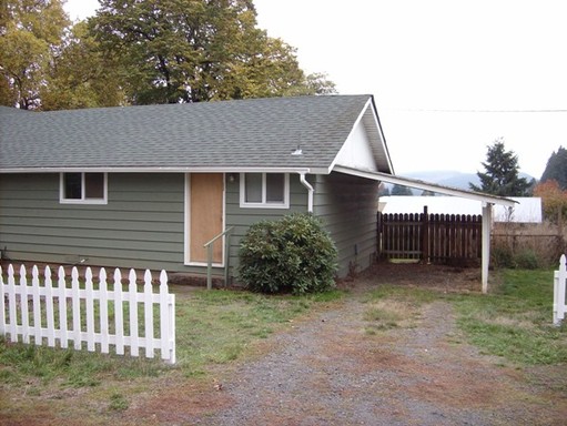 Nice Pleasant Hill duplex with carport, large yard and washer & dryer!