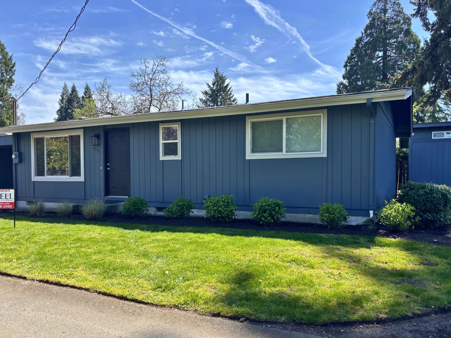 Eugene Apartment: 1361/1363 Lanson Lane