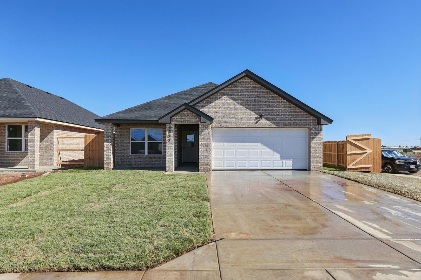 Amarillo House: 8910 Oakleaf