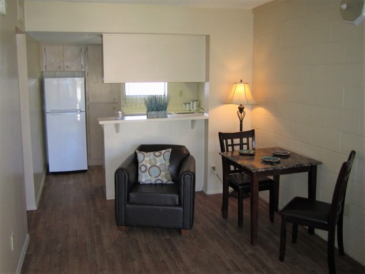 Deluxe Studio / 1 Bath Apartment in Uptown Location with All Utilities Paid!
