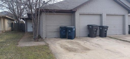 Duplex in Ft Worth – photo 1