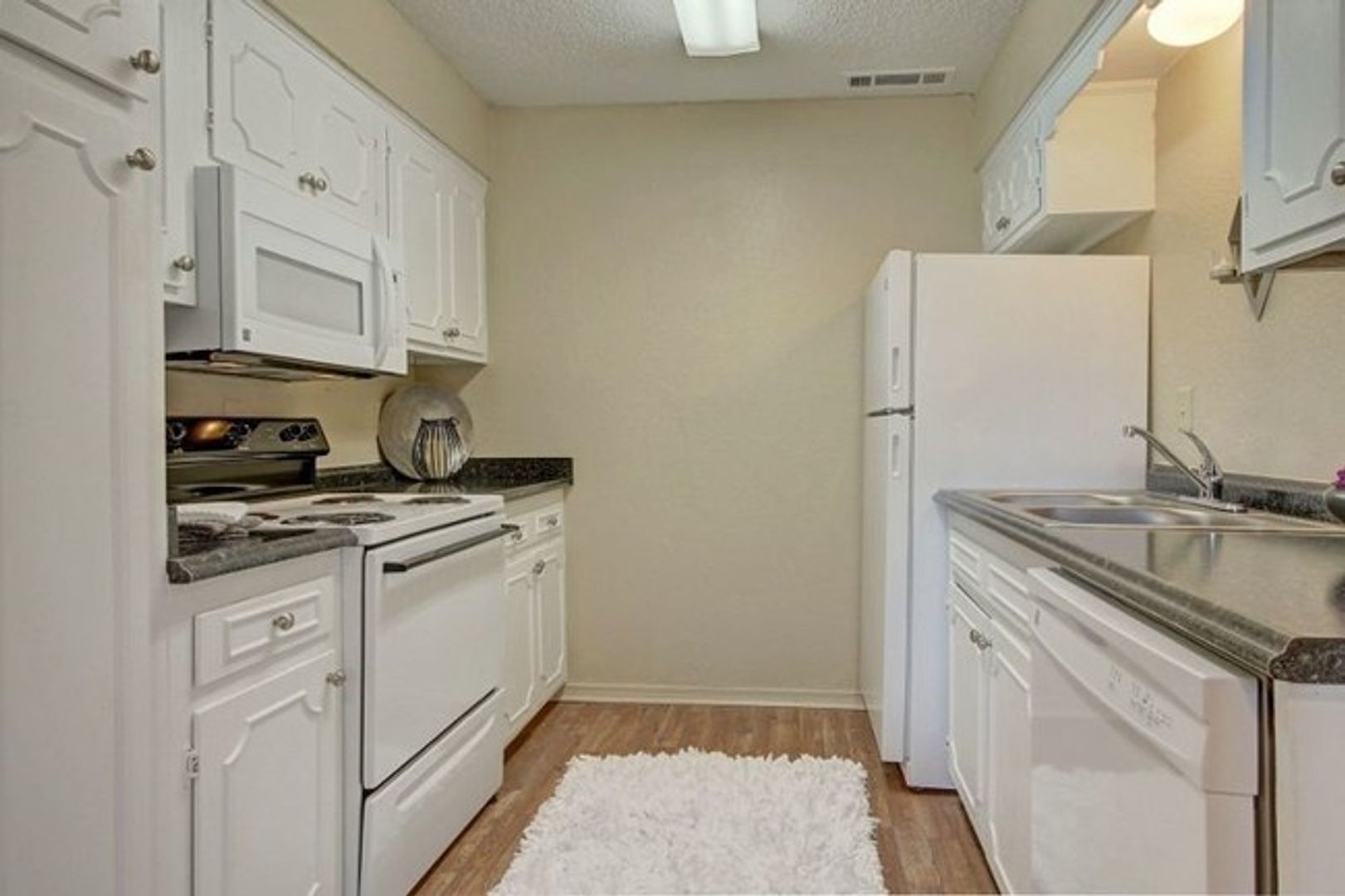 Tulsa Apartment: 5151 S Utica Ave