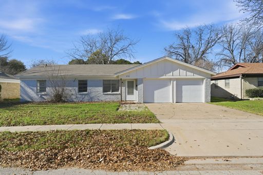 Beautifully renovated 3-bedroom, 2-bath home located in Richland Hills, TX 76118. This move-in ready property features updated flooring, fresh modern finishes, and a spacious open living area filled with natural light. Enjoy a large backyard with a covere – photo 1