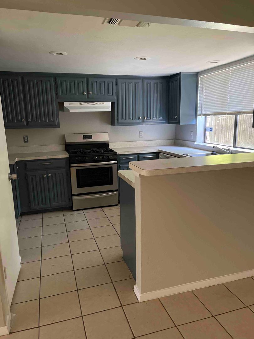 Desoto House: 502 E. Beltline Rd #B