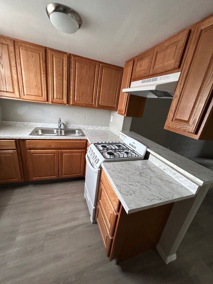 Albuquerque Apartment: 6230 Indian School Rd NE