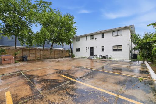 1 Bedroom 1 Bath available – photo 1