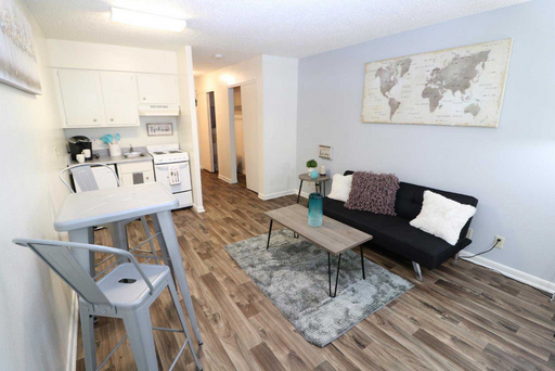 Spacious Deluxe Two Bed One Bath – photo 1
