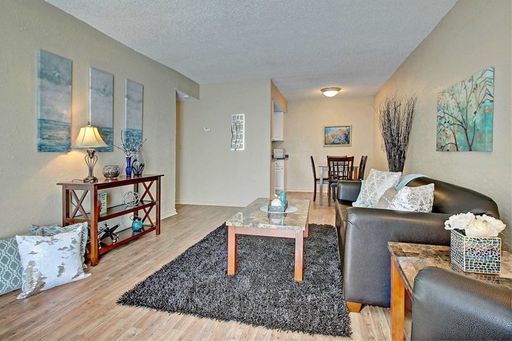 1 Bedroom / 1 Bathroom Beautiful Classic Apartment – photo 1
