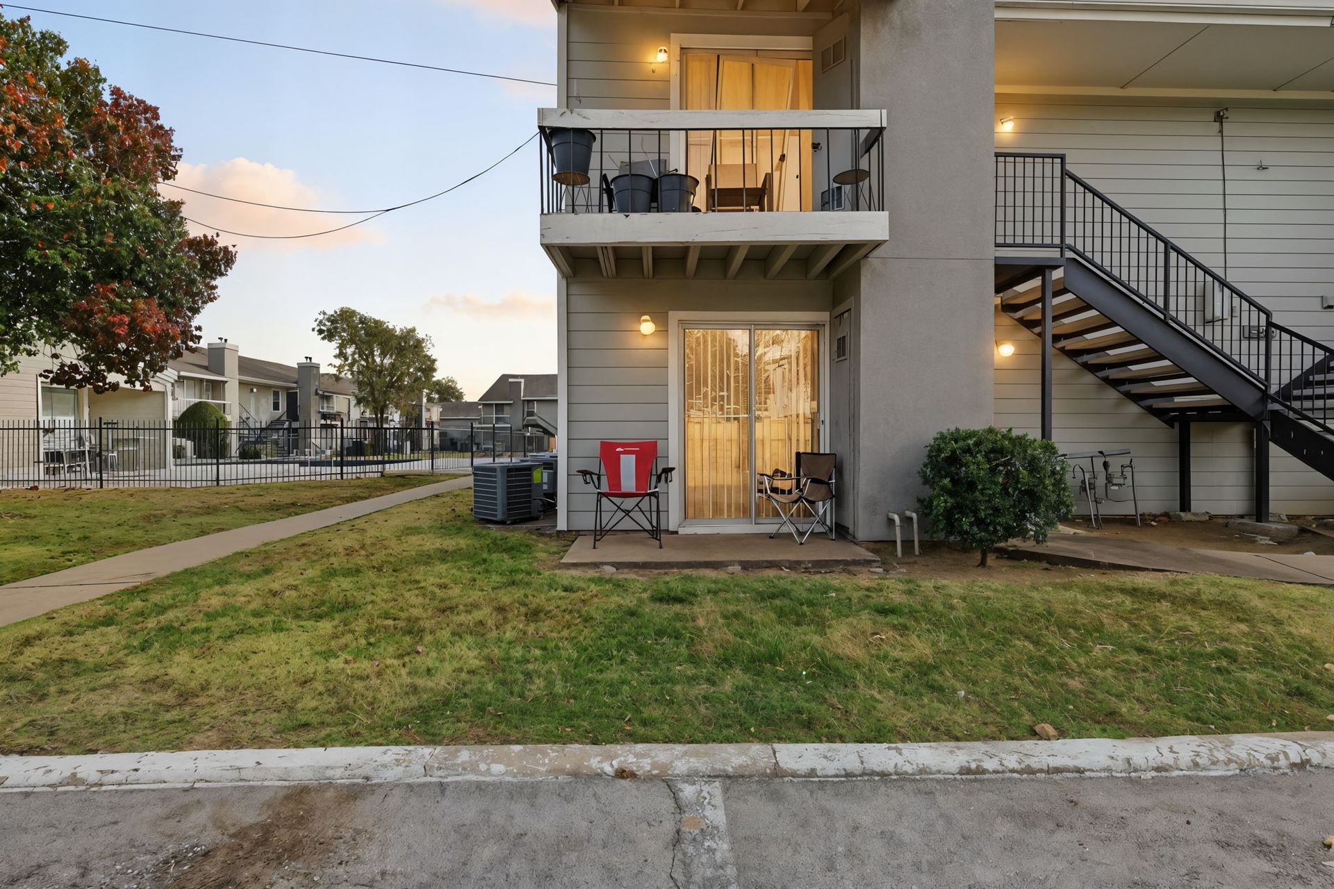 Woodland Hills Apartments 6 of 12