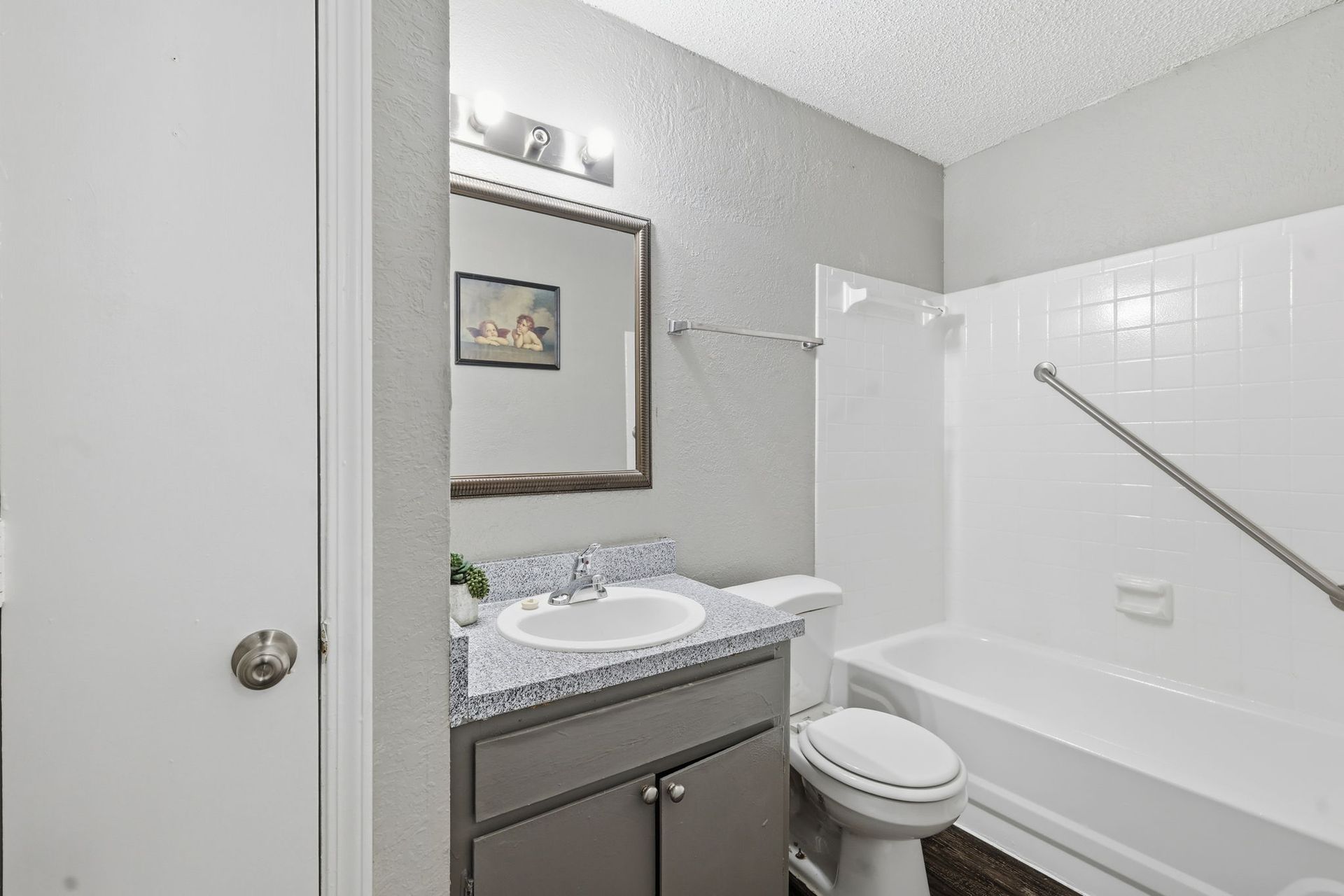 Woodland Hills Apartments 3 of 12