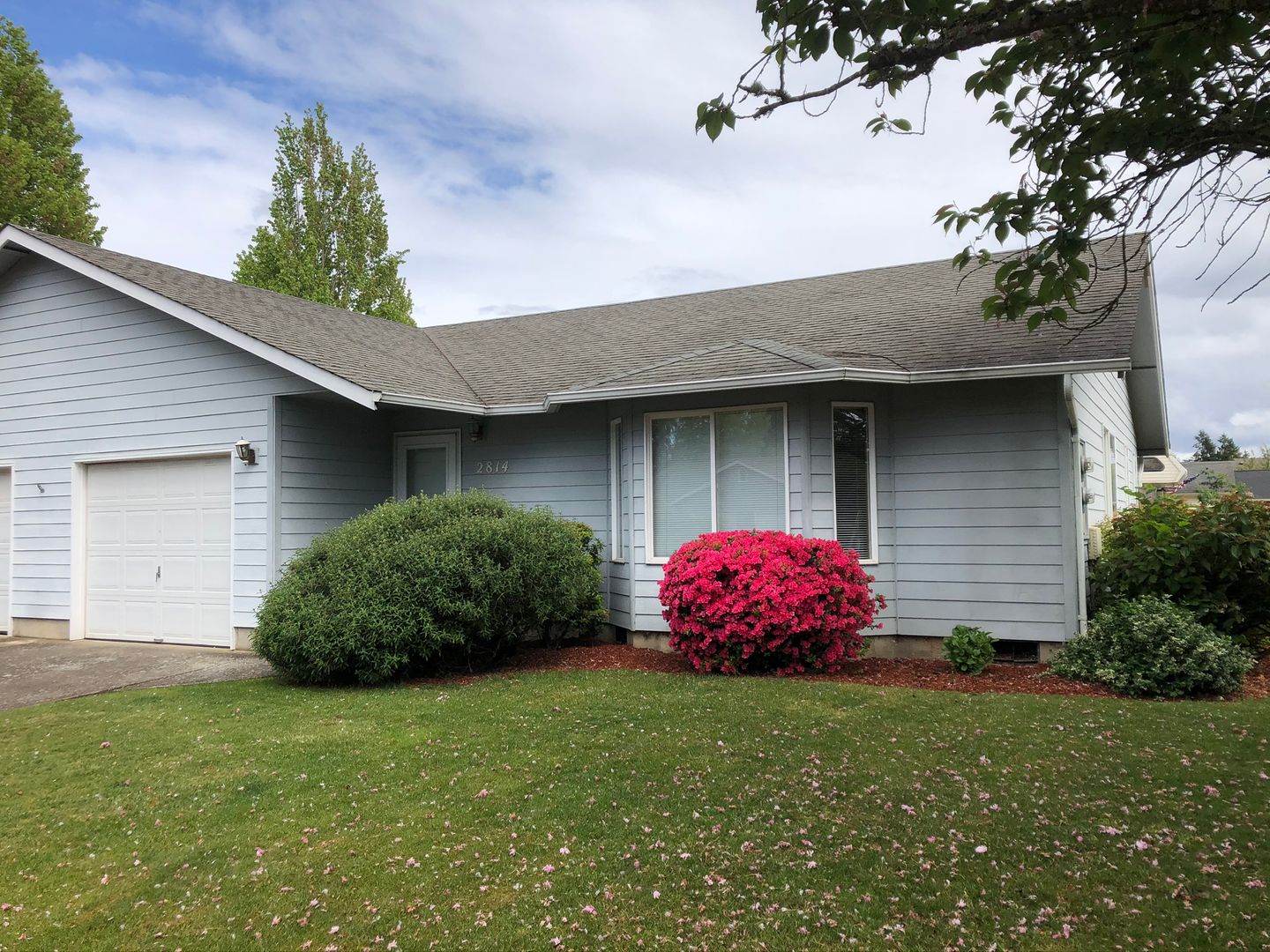 McMinnville Apartment: 2814/2820 NE Evans Street