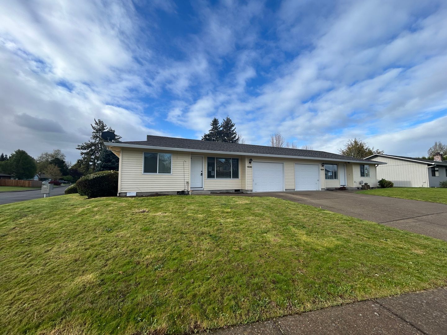 McMinnville Apartment: 1530 SW Hillary Street