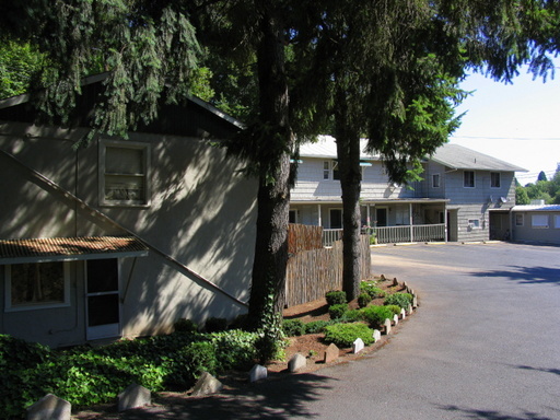 McMinnville Apartment: 508 SE Davis Street