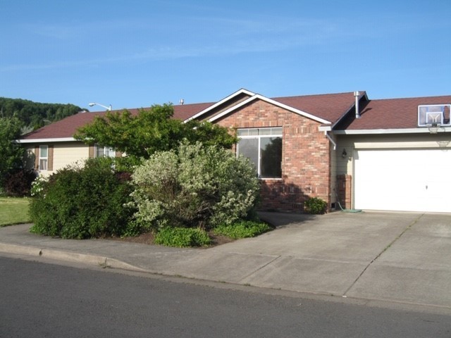 Sheridan House: 357 NE Faulconer Ct