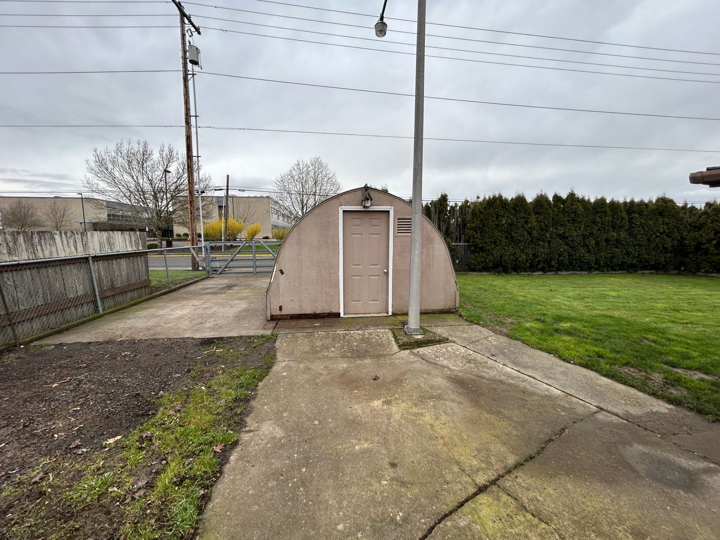 McMinnville Apartment: 410/416 SE Debbie Street