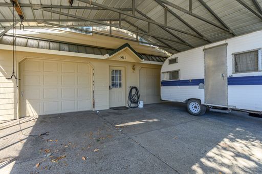 2 Bed, 1 Bath Duplex in McMinnville- ALL UTILITIES INCLUDED! – photo 1