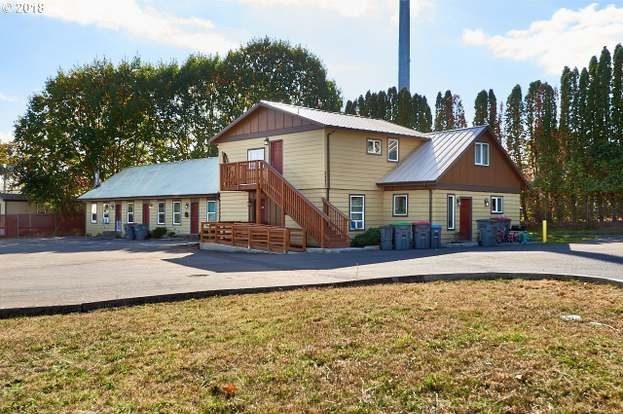 McMinnville Apartment: 2220 NE Lafayette Avenue