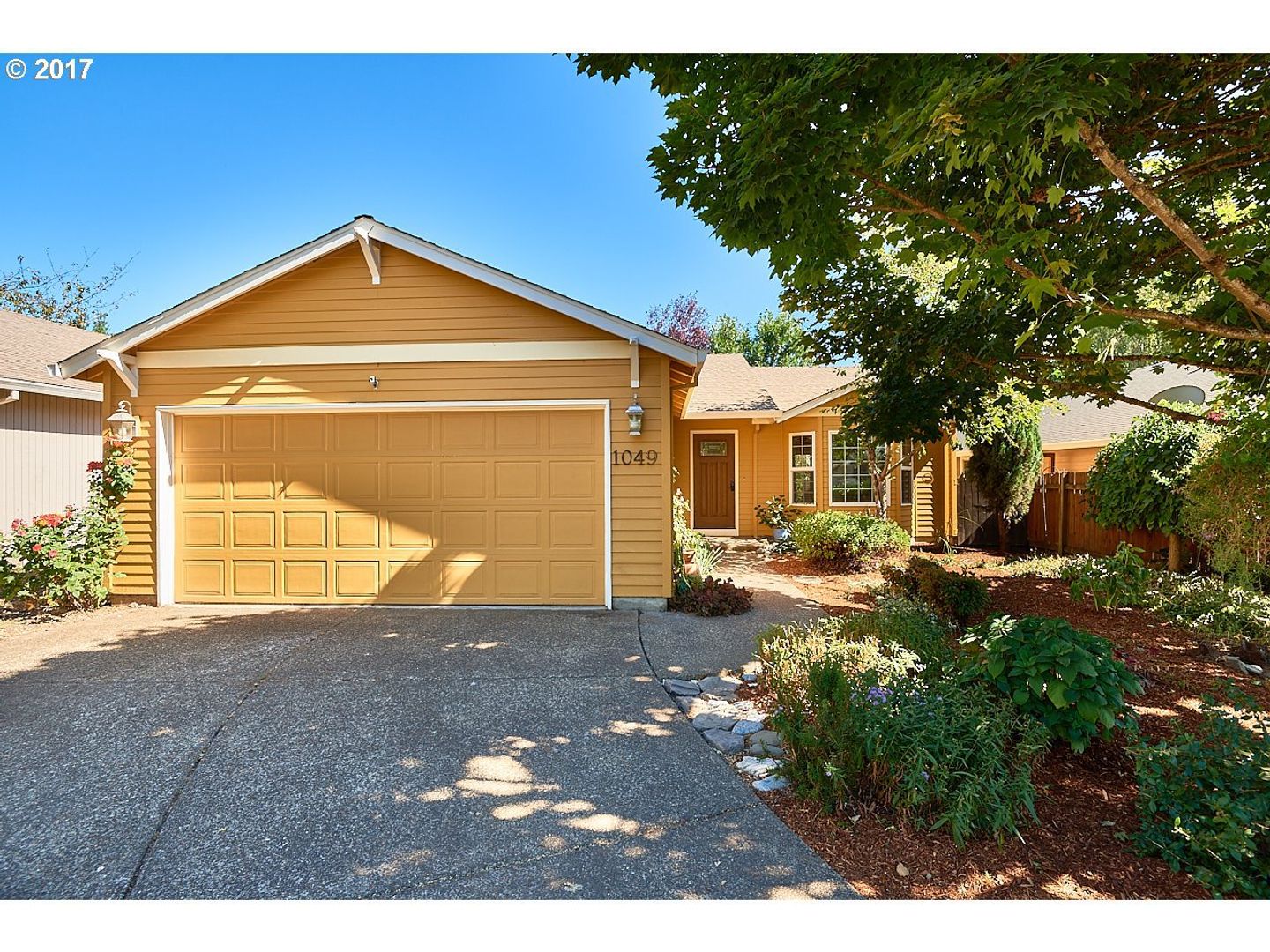 Dundee House: 1049 SE Ash Street