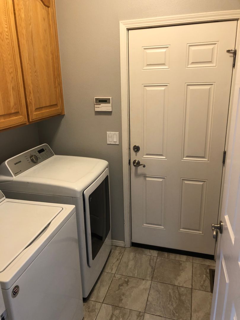 Laundry room at FOX2687