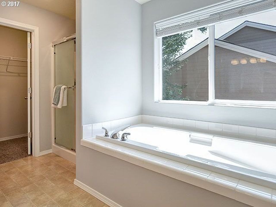 Newberg House: 251 Burl Street