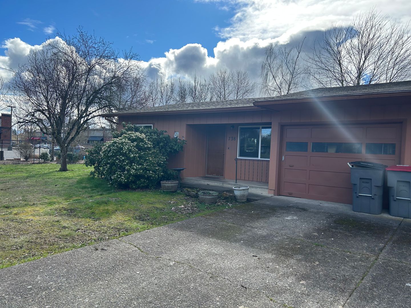 McMinnville Apartment: 734/738 NE 24th Street