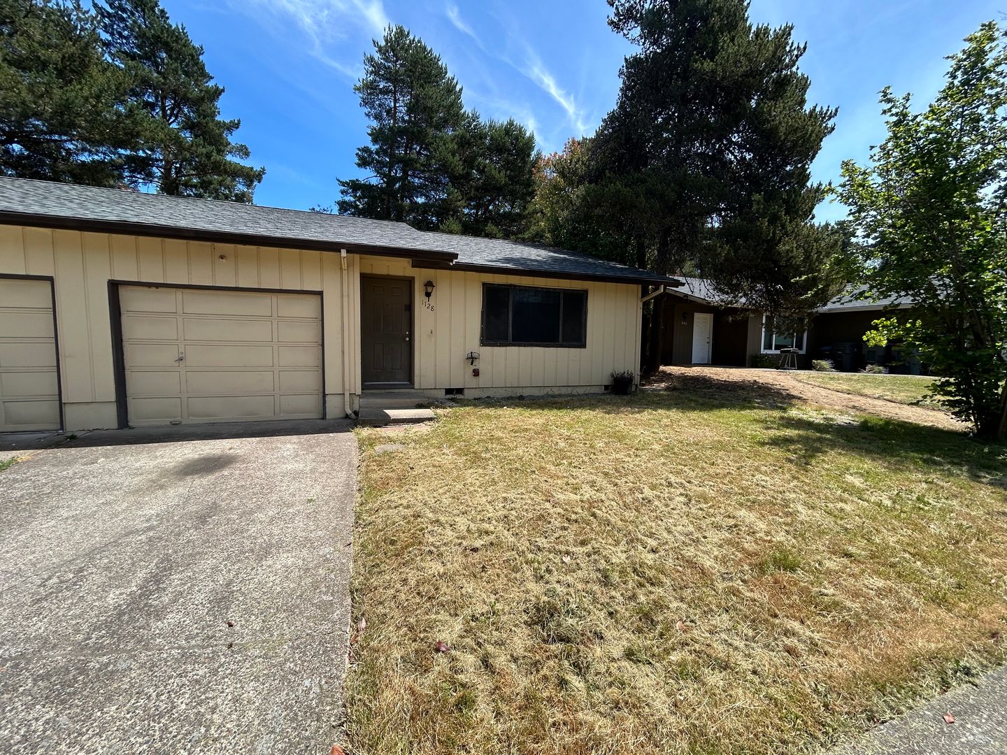 McMinnville Apartment: 1126/1128 SE Rummel St.
